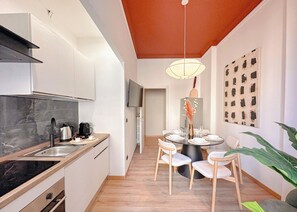Fridge, oven, coffee/tea maker, cookware/dishes/utensils - Flatsharing - Friuli house - 3 bedrooms (Milan)