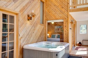 4 bedrooms, WiFi, bed sheets - Escape to the Mountains–Spacious Home w/Hot Tub, Large Deck and Gorgeous Views! (Angel Fire)