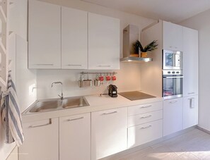 Fridge, microwave, oven, stovetop - Flatsharing - Campanini Blue Terrace (Milan)