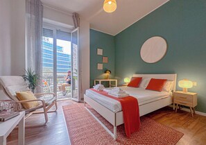 Tabla de planchar con plancha, wifi gratis y ropa de cama 