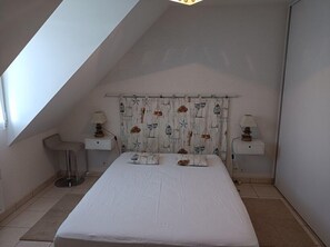 Room - Apartment for 4 people (DAMGAN)