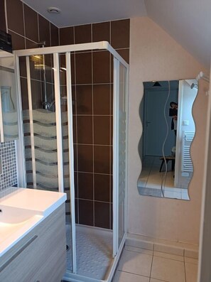 Bathroom - Apartment for 4 people (DAMGAN)