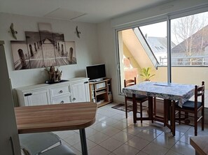 Dining - Apartment for 4 people (DAMGAN)