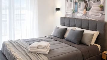 Classic Apartment, Balcony, City View