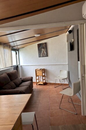 TV - El Diamante Azul - Comfy Apartment in Valverde (Villa de Valverde)
