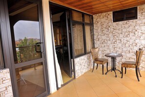 Executive Room, Courtyard View | Teres/patio
