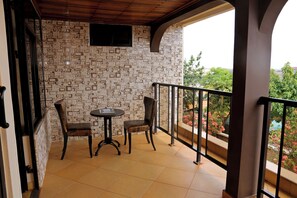 Executive Room, Courtyard View | Terrace/patio - Village Courtyard Hotel (Kumasi)