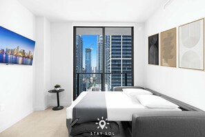 Cuna de viaje, wifi y ropa de cama 