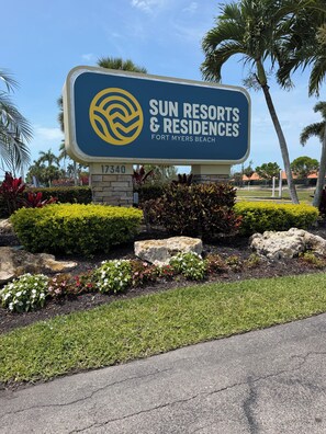 Property grounds - Tami Beach Resort Rentals, Fort Myers Beach (Fort Myers Beach)