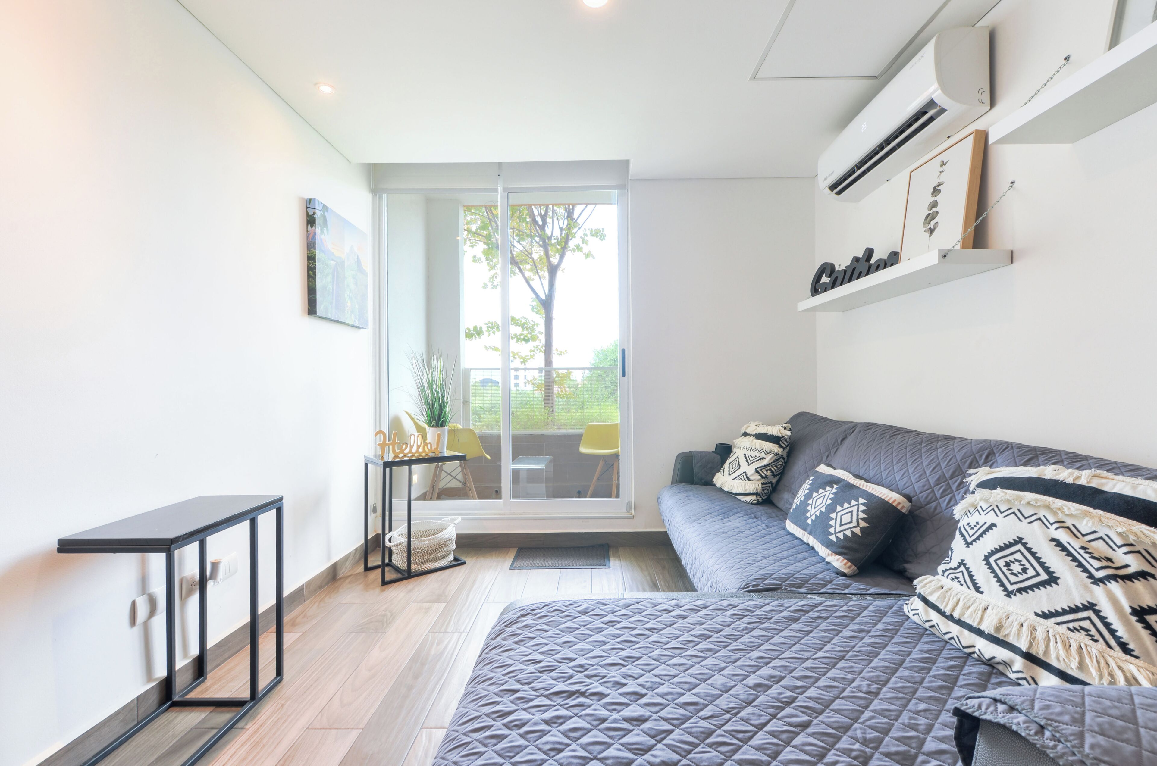 Exclusive Suite, Balcony, City View | Living area