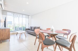 Grand Suite, Balcony, City View | Dining room