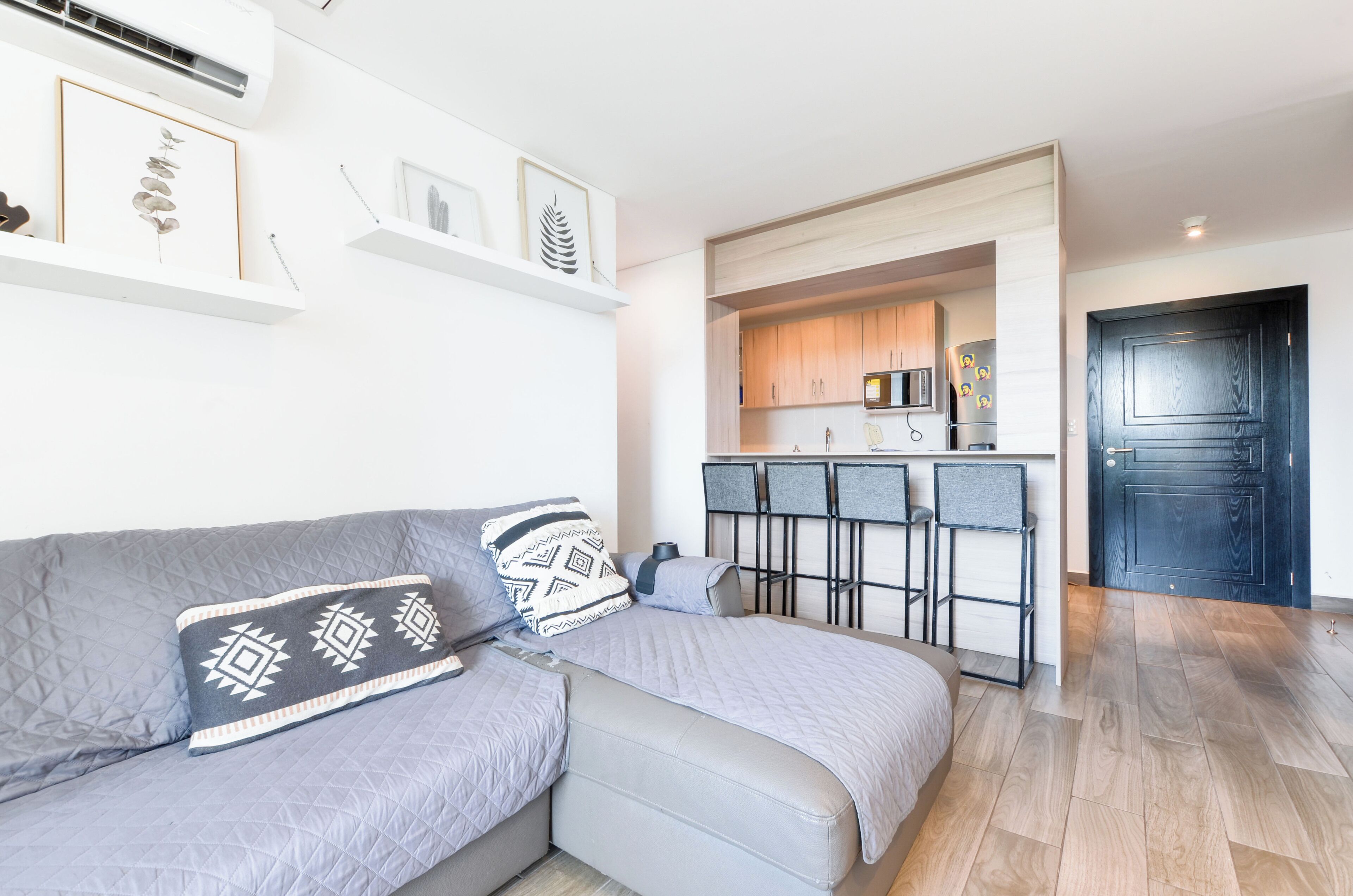 Exclusive Suite, Balcony, City View | Living area