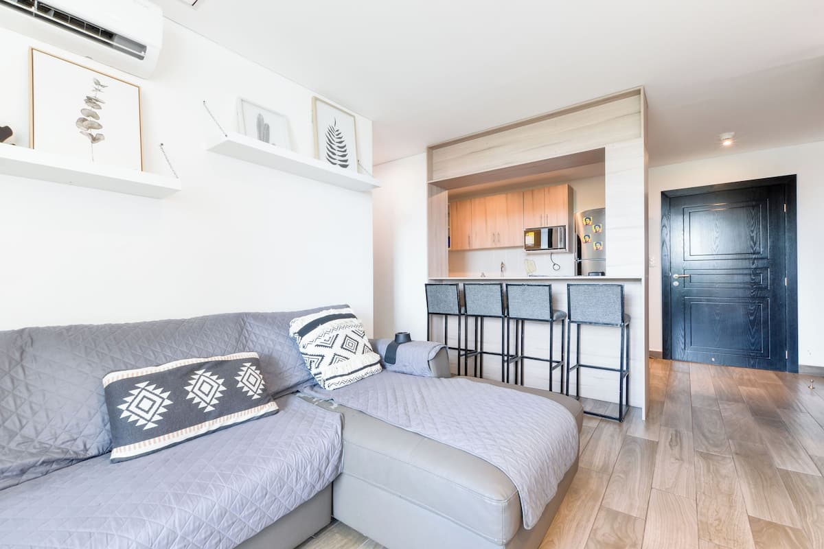 Exclusive Suite, Balcony, City View | Living area