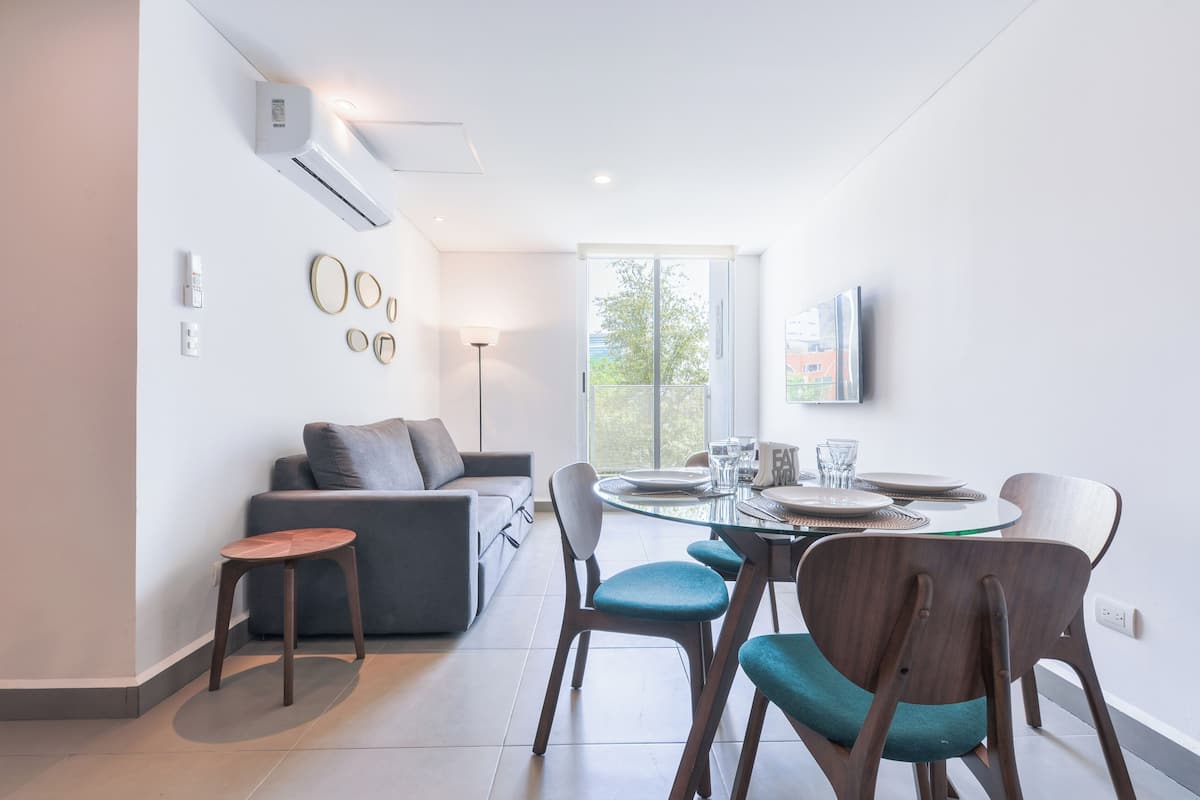 Club Suite, Balcony, City View | Living area