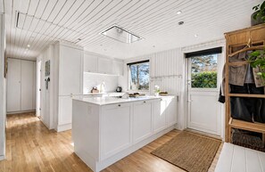 Fridge, microwave, oven, stovetop - Holiday idyll at Dejret Klit hot tub (Knebel)