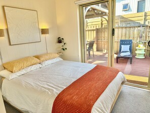 2 bedrooms, iron/ironing board, free WiFi, bed sheets - The Salty Grove - A Retro Coastal Cottage (Ocean Grove)