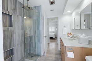 Shower, hair dryer, towels - Punta Gorda Isles Vacation Home - Waterfront Home with Private Pool! (Punta Gorda)