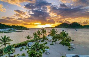 On the beach - Villa Tasha - Six Bedroom Villa, Sleeps 16 (Jolly Harbour)