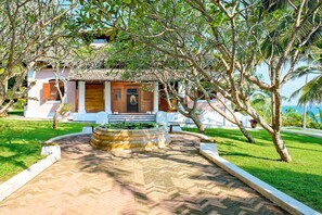 Exterior - Turtle House - Five Bedroom Villa, Sleeps 10 (Kamburugamuwa)
