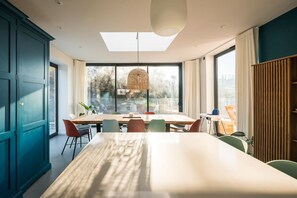 Dining - Elysian Heights - Five Bedroom Villa, Sleeps 10 (Cheltenham)