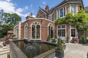 Pool - Greenwich Hall - Nine Bedroom Villa, Sleeps 22 (London)