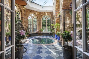 Interior - Greenwich Hall - Nine Bedroom Villa, Sleeps 22 (London)