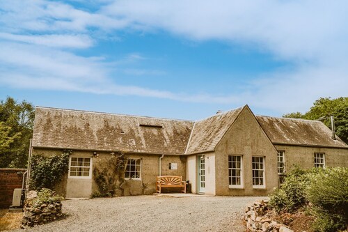 Harpstone - Two Bedroom Villa, Sleeps 4