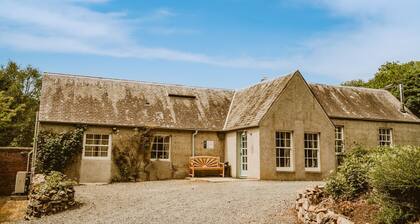 Harpstone - Two Bedroom Villa, Sleeps 4