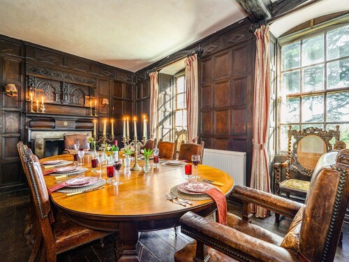 Ashwell Hall - Eight Bedroom Villa, Sleeps 18
