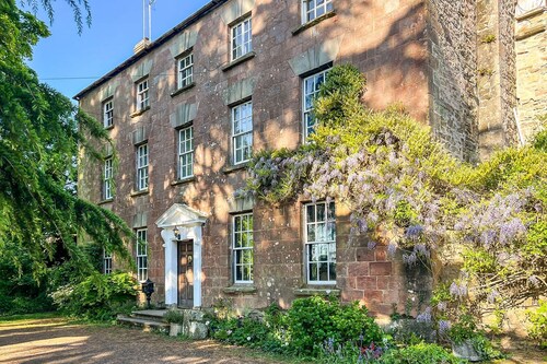 Ashwell Hall - Eight Bedroom Villa, Sleeps 18