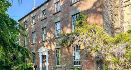Ashwell Hall - Eight Bedroom Villa, Sleeps 18