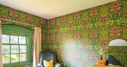 Ashwell Hall - Eight Bedroom Villa, Sleeps 18