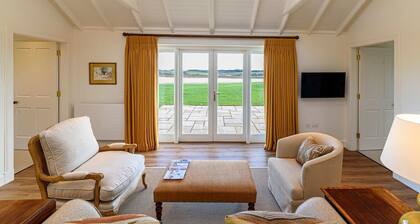 Fenton Lodge - Two Bedroom Villa, Sleeps 4