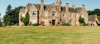 Baronial Mansion - Five Bedroom Villa, Sleeps 10