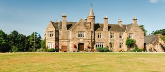Baronial Mansion - Five Bedroom Villa, Sleeps 10