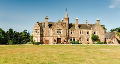Baronial Mansion - Five Bedroom Villa, Sleeps 10