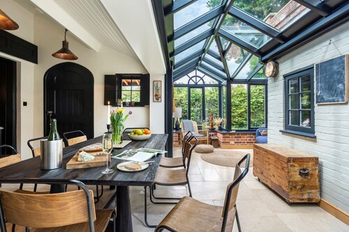 The School House - Four Bedroom Villa, Sleeps 8