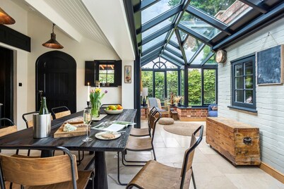 The School House - Four Bedroom Villa, Sleeps 8