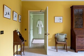 Interior - Nuthatch House - Eleven Bedroom Villa, Sleeps 24 (Thornhill)