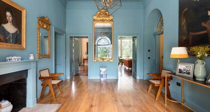 Nuthatch House - Eleven Bedroom Villa, Sleeps 24