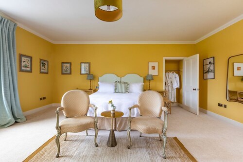 Nuthatch House - Eleven Bedroom Villa, Sleeps 24