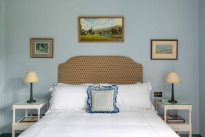 11 bedrooms, iron/ironing board, Internet, bed sheets
