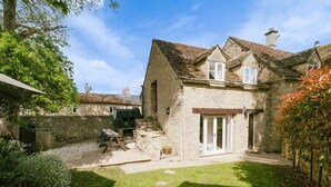 A stone house with a garden, a barbecue area, and a stone wall. - Abbeville Barn - Four Bedroom Villa, Sleeps 11 (Langford)