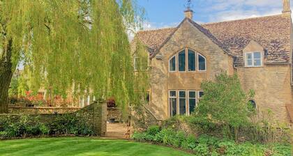 Abbeville Barn - Four Bedroom Villa, Sleeps 11