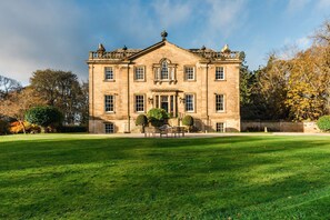 Exterior - Lochloy Mansion - Nine Bedroom Villa, Sleeps 18 (Forres)