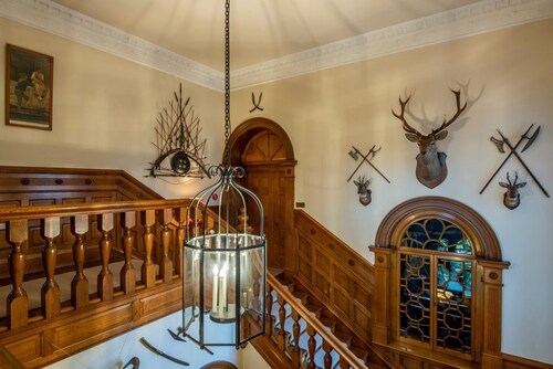 Lochloy Mansion - Nine Bedroom Villa, Sleeps 18