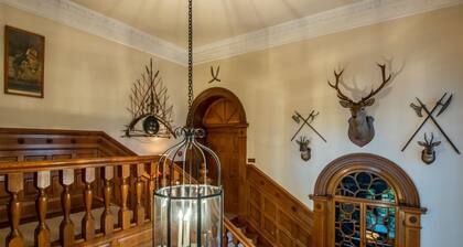 Lochloy Mansion - Nine Bedroom Villa, Sleeps 18