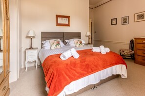 9 bedrooms, iron/ironing board, Internet, bed sheets