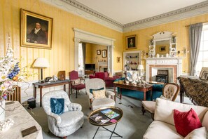 Interior - Lochloy Mansion - Nine Bedroom Villa, Sleeps 18 (Forres)