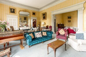Interior - Lochloy Mansion - Nine Bedroom Villa, Sleeps 18 (Forres)
